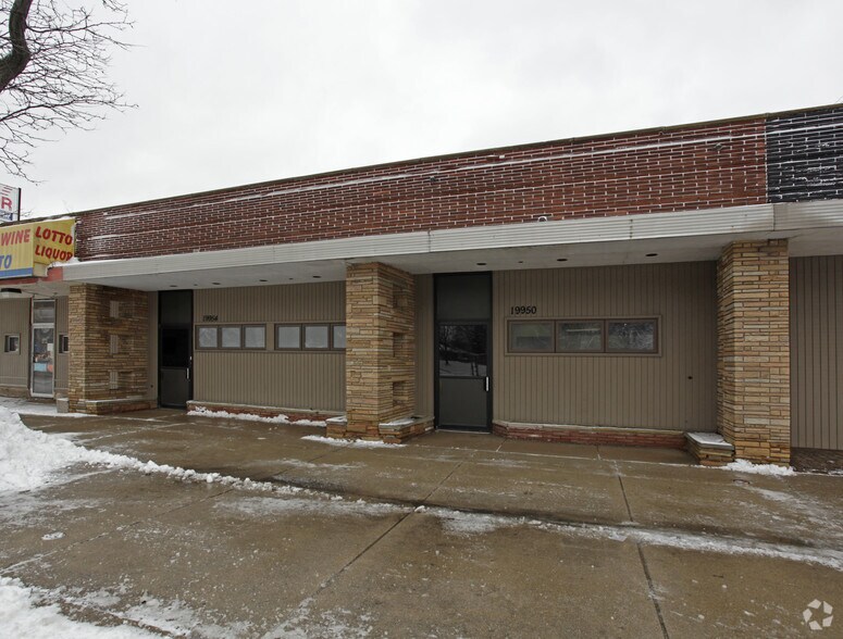 19900 Harper Ave, Harper Woods, MI à louer - Photo principale – Image 2 sur 12