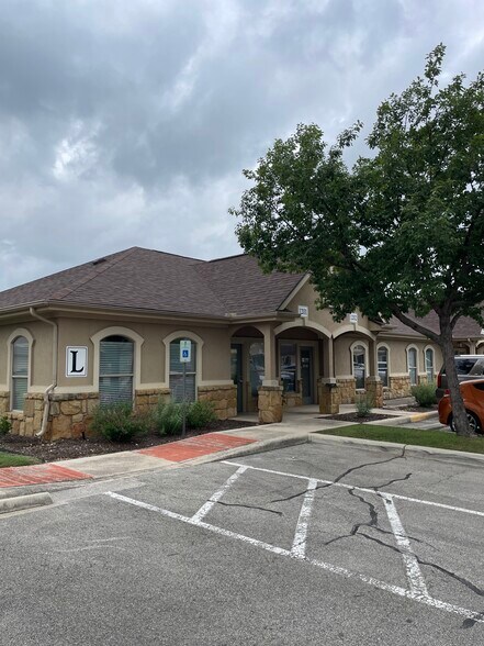 1619 Common St, New Braunfels, TX à louer - Photo de l’immeuble – Image 1 sur 9