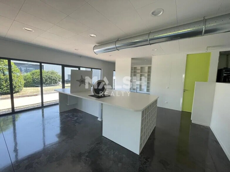 Bureau dans CHAZAY-D'AZERGUES à louer - Photo de l’immeuble – Image 2 sur 16