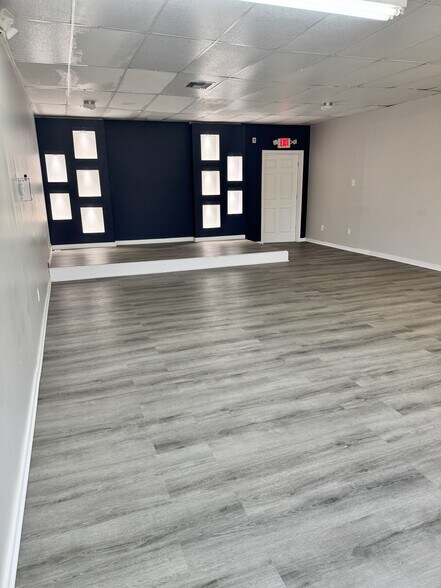 83-97 Main St, Indian Orchard, MA à louer - Photo intérieure – Image 2 sur 17