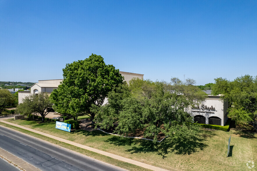 2930 W Anderson Ln, Austin, TX à louer - Photo de l’immeuble – Image 2 sur 6