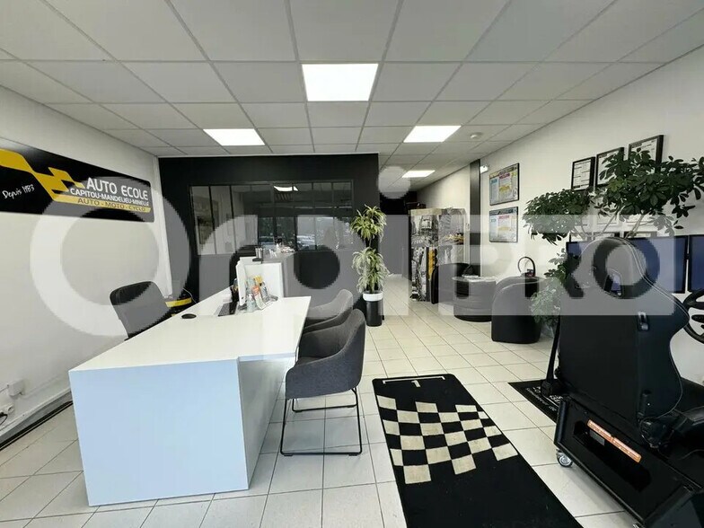 Local commercial dans Mandelieu-la-Napoule à louer - Photo intérieure – Image 2 sur 2