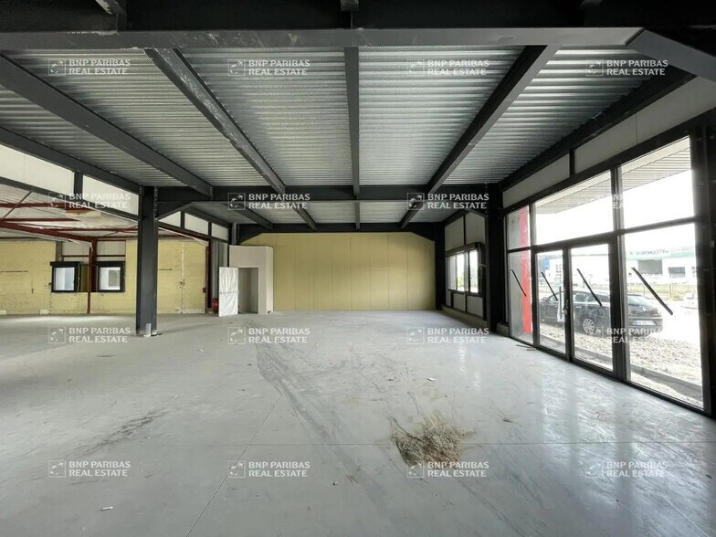 19 Rue Christian Huygens, Tours à louer - Photo de l’immeuble – Image 3 sur 10