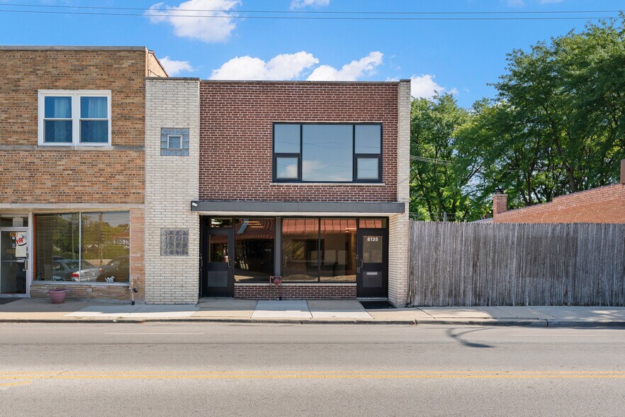 6135 N Elston Ave, Chicago, IL à vendre - Photo de l’immeuble – Image 1 sur 41