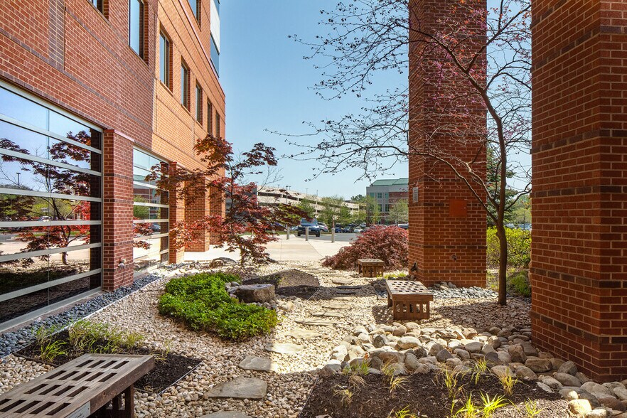10710 Charter Dr, Columbia, MD à louer - Photo de l’immeuble – Image 3 sur 10
