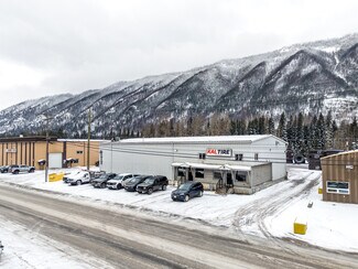 Plus de détails pour 671 Douglas Fir Rd, Sparwood, BC - Local commercial à vendre