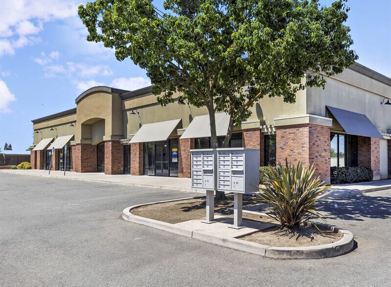 3948 Sylvan Ave, Modesto, CA à louer - Photo de l’immeuble – Image 1 sur 4