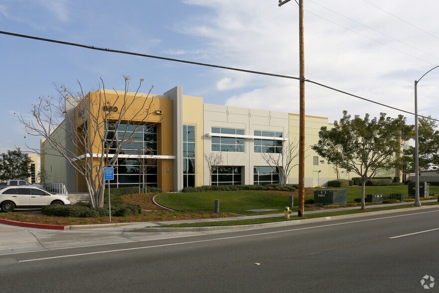 680 Main St, Riverside, CA à louer - Photo de l’immeuble – Image 2 sur 5