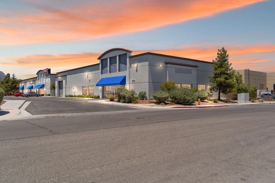 4850 W Oquendo Rd, Las Vegas, NV à louer - Photo de l’immeuble – Image 2 sur 4