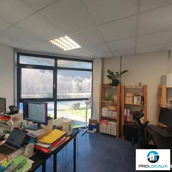 Local d’activités dans Échirolles à louer - Photo intérieure – Image 2 sur 4