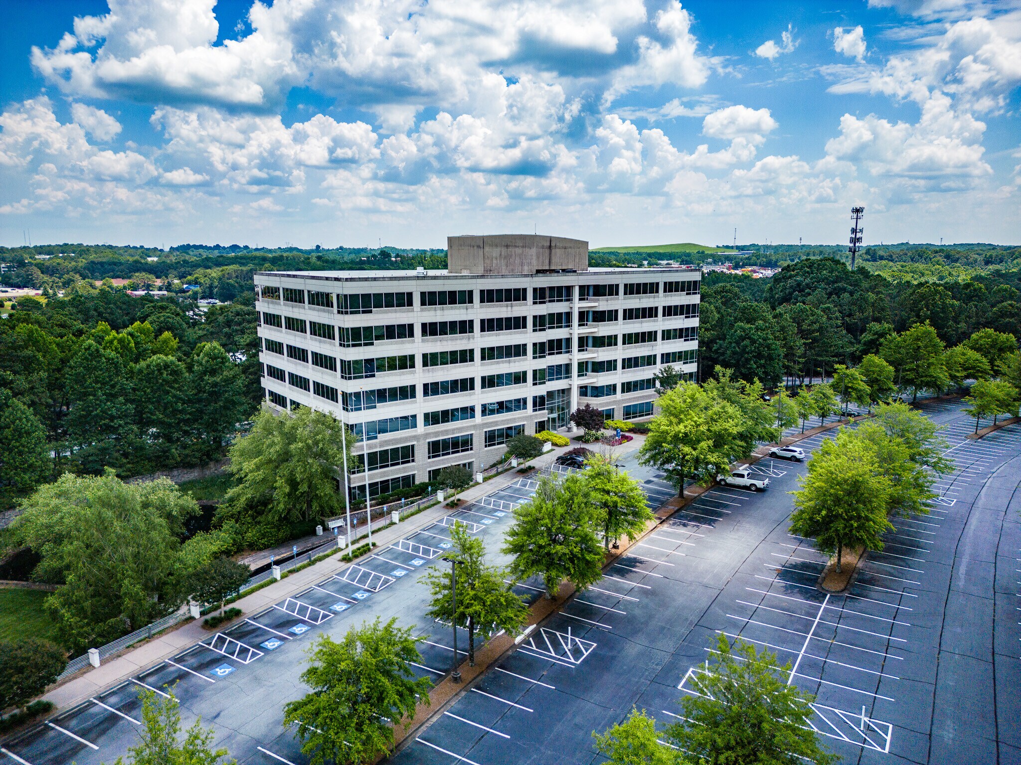 6200 The Corners Pky, Peachtree Corners, GA à louer Photo de l’immeuble– Image 1 sur 9