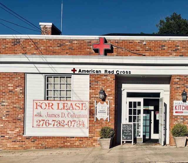 1081 Spruce St, Martinsville, VA à louer Photo de l’immeuble– Image 1 sur 11