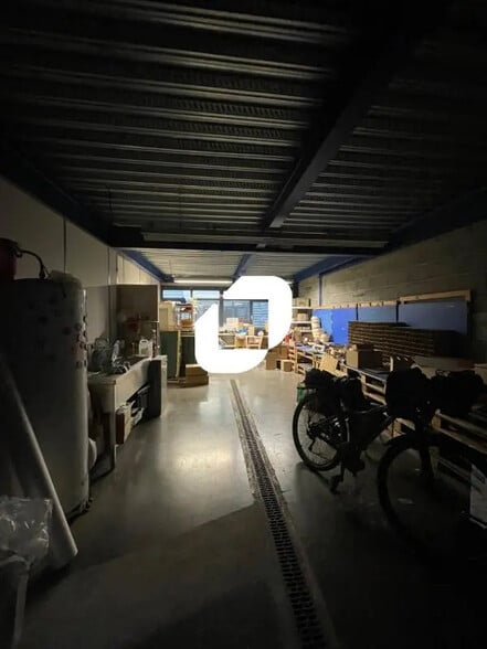 Local d’activités dans Échirolles à louer - Photo de l’immeuble – Image 3 sur 7