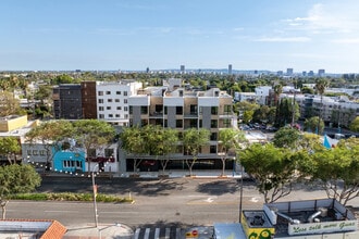 7428 Santa Monica Blvd, West Hollywood, CA à louer Photo intérieure– Image 2 sur 14