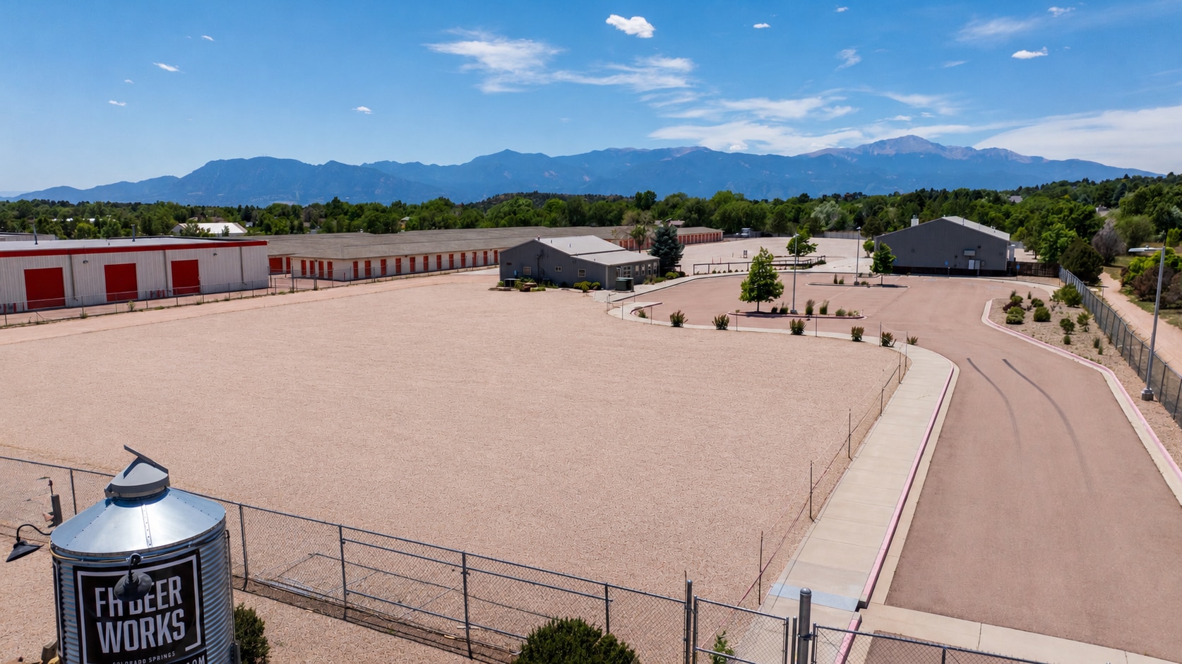 2480-2490 N Powers Blvd, Colorado Springs, CO à louer Photo intérieure– Image 1 sur 2