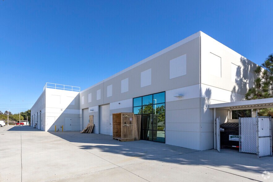 7098 Miratech Dr, San Diego, CA à louer - Photo de l’immeuble – Image 2 sur 14