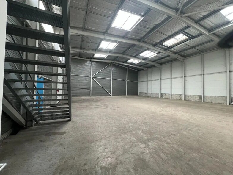 Local d'activités dans Roussillon à vendre - Photo de l’immeuble – Image 3 sur 8