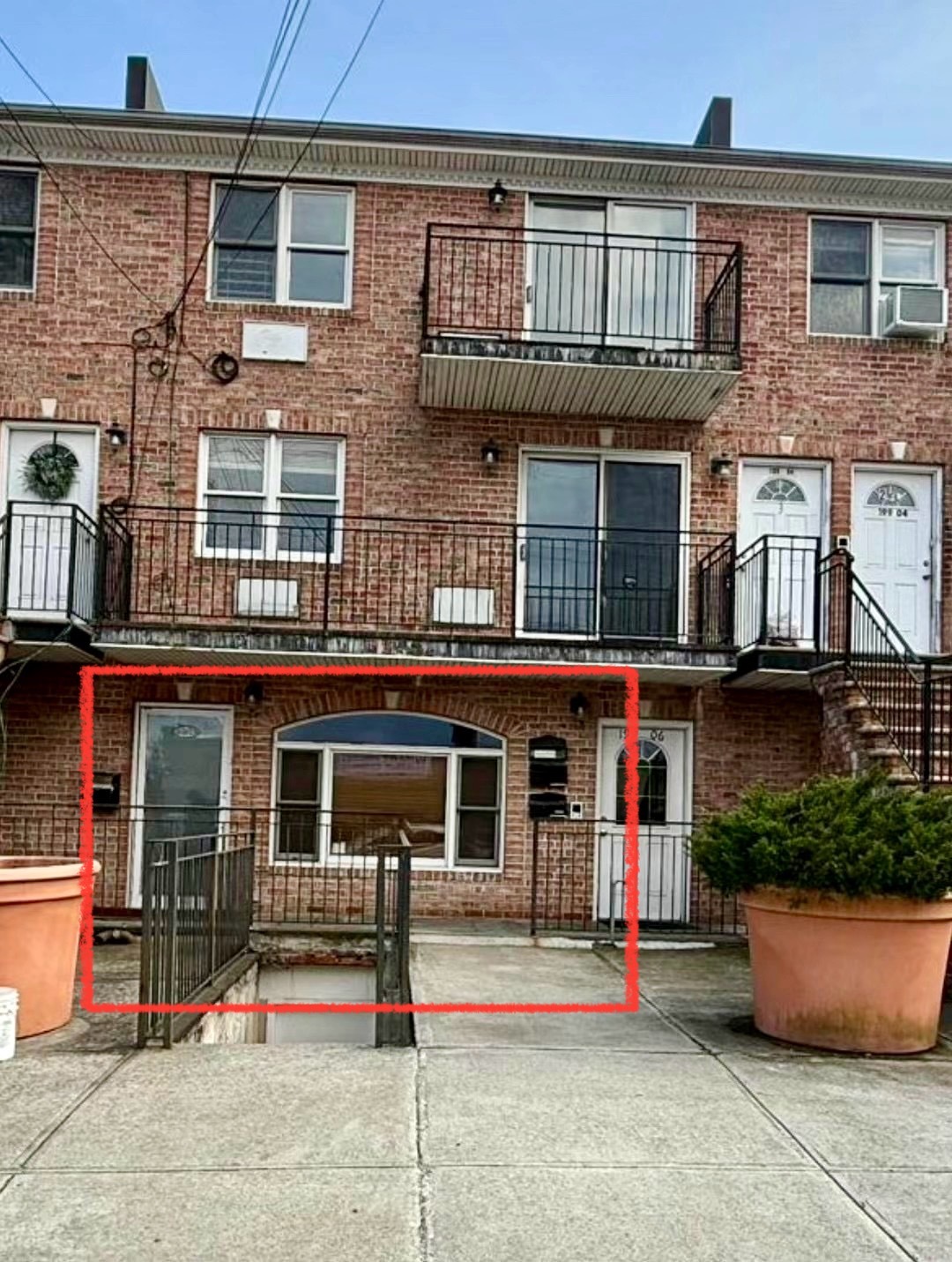 19906 47th Ave, Flushing, NY à louer Photo de l’immeuble– Image 1 sur 7