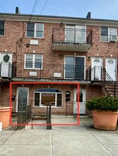 19906 47th Ave, Flushing, NY à louer Photo de l’immeuble– Image 1 sur 7