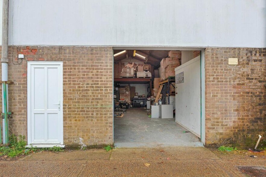 7 Black Moor Rd, Verwood à vendre - Photo de l’immeuble – Image 3 sur 10