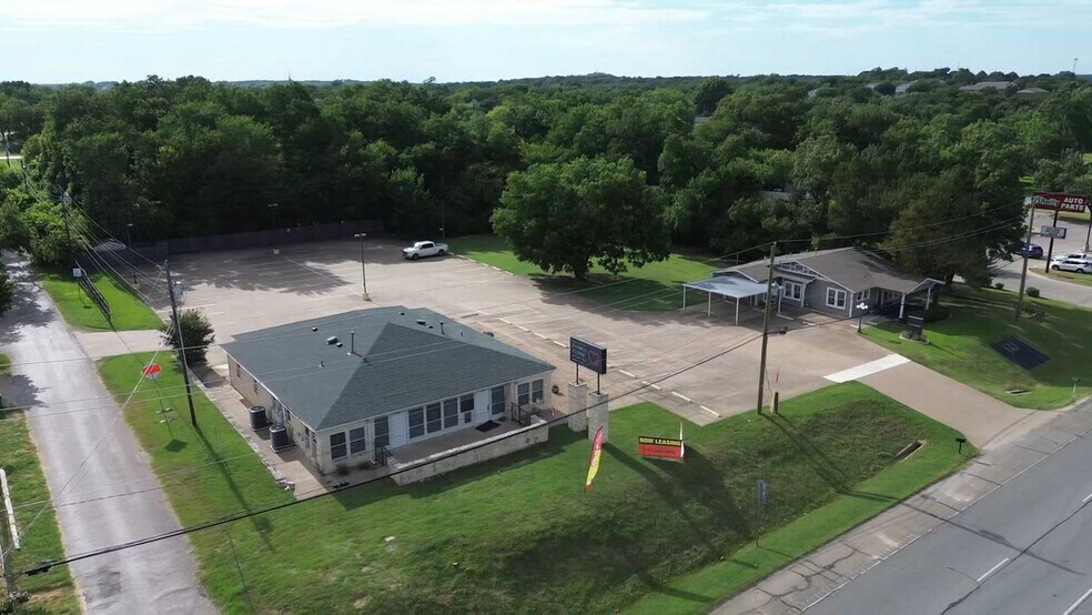 201 N Broadway St, Joshua, TX à louer - Vidéo sur l’annonce professionnelle – Image 2 sur 18