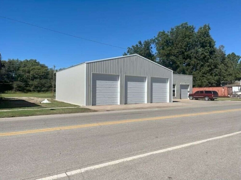 309 S Main St, Tonkawa, OK à vendre - Photo de l’immeuble – Image 2 sur 2