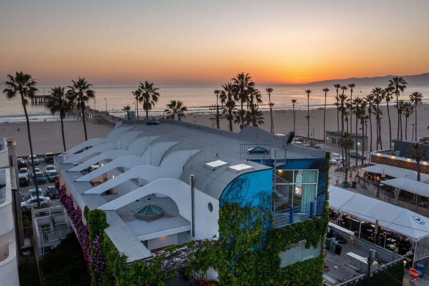 3111 Ocean Front Walk, Marina del Rey, CA à vendre - Photo de l’immeuble – Image 1 sur 51