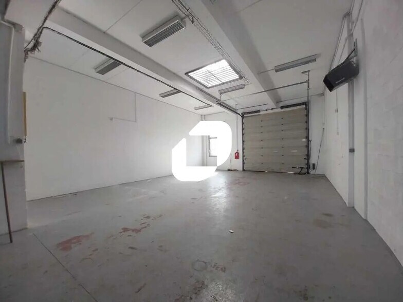 Local d’activités dans La Verrière à louer - Photo intérieure – Image 3 sur 12