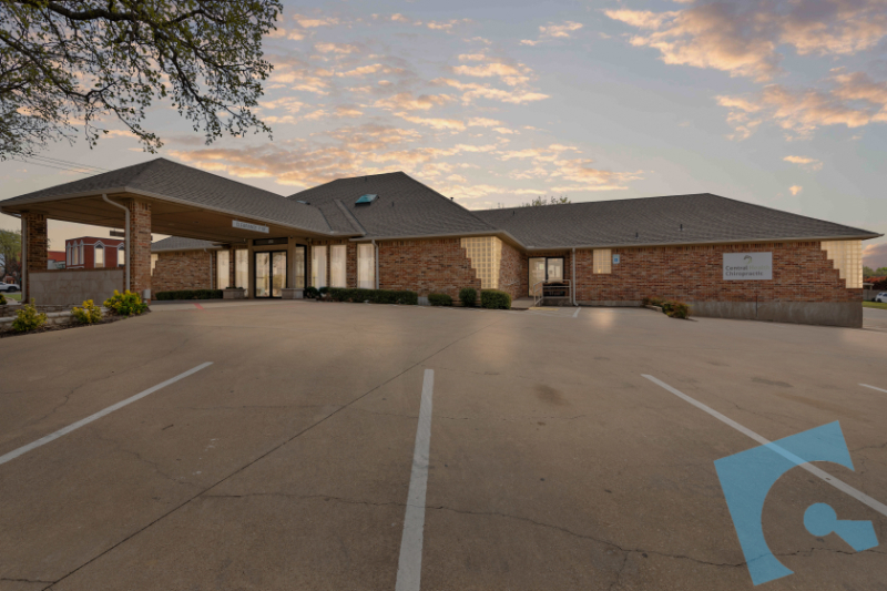 501 W Harwood Rd, Hurst, TX à louer - Photo de l’immeuble – Image 3 sur 25