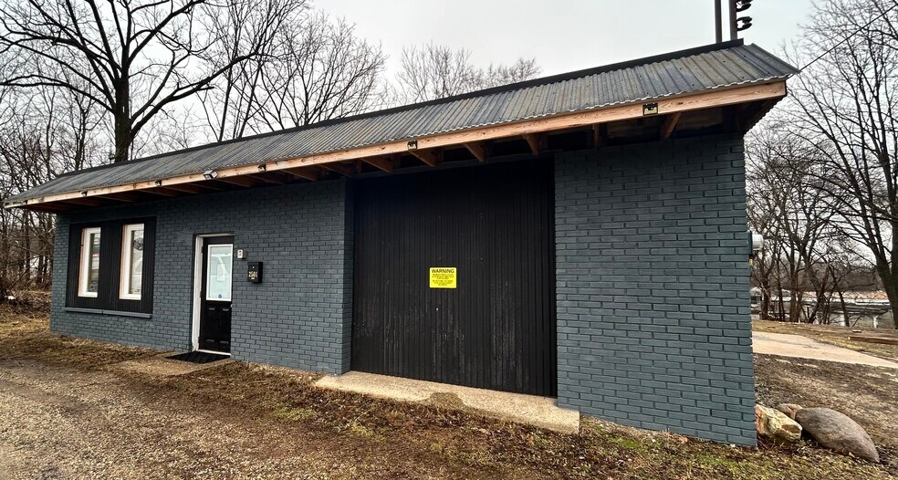 2501 Cork St, Kalamazoo, MI à vendre - Photo de l’immeuble – Image 2 sur 12