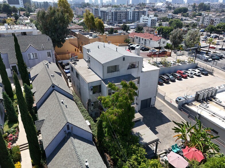 434 N Lake St, Los Angeles, CA à vendre - Photo de l’immeuble – Image 3 sur 10