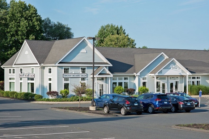 10 East St, East Granby, CT à louer - Photo de l’immeuble – Image 3 sur 10