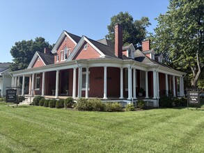 143 4th Ave N, Franklin, TN à louer Photo intérieure– Image 1 sur 18
