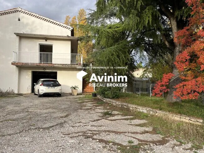 Plus de détails pour Local d’activités à vendre