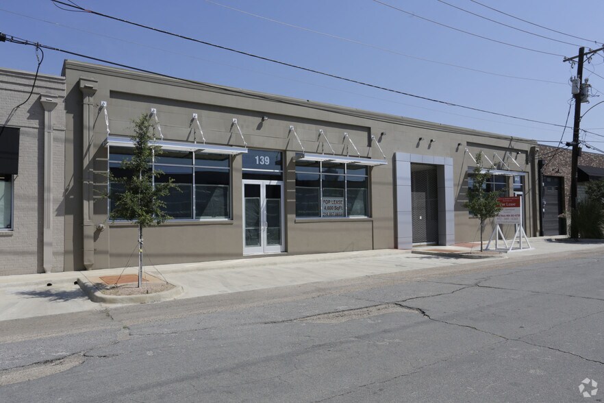 139-141 Howell St, Dallas, TX à louer - Photo de l’immeuble – Image 1 sur 5
