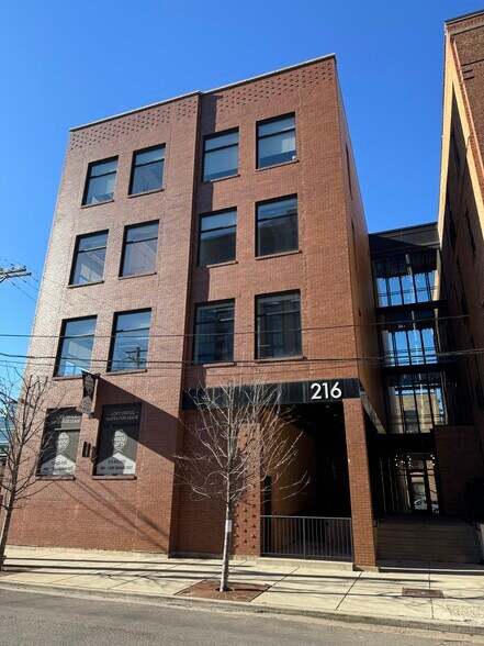216 N May St, Chicago, IL à louer - Photo de l’immeuble – Image 3 sur 5