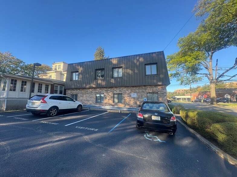 359 Centre St, Nutley, NJ à louer - Photo de l’immeuble – Image 2 sur 27