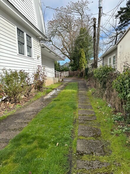 1607 State St, Salem, OR à louer - Photo de l’immeuble – Image 3 sur 7