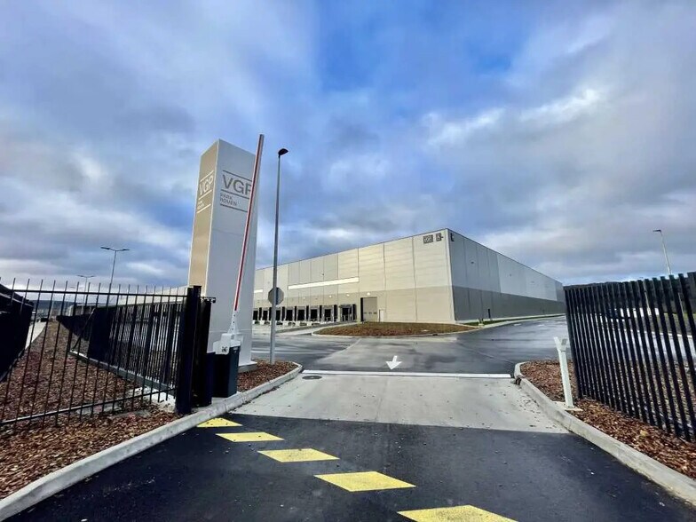 Industriel/Logistique dans Petit-Couronne à louer - Photo de l’immeuble – Image 3 sur 23