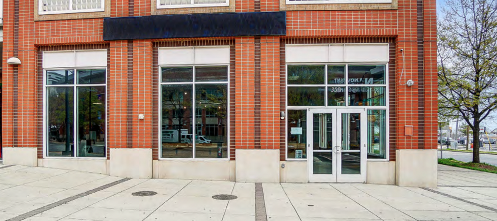 350 E 6th St, Charlotte, NC à louer - Photo de l’immeuble – Image 1 sur 9
