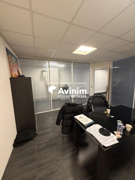 Local commercial dans Alfortville à louer - Photo de l’immeuble – Image 3 sur 4