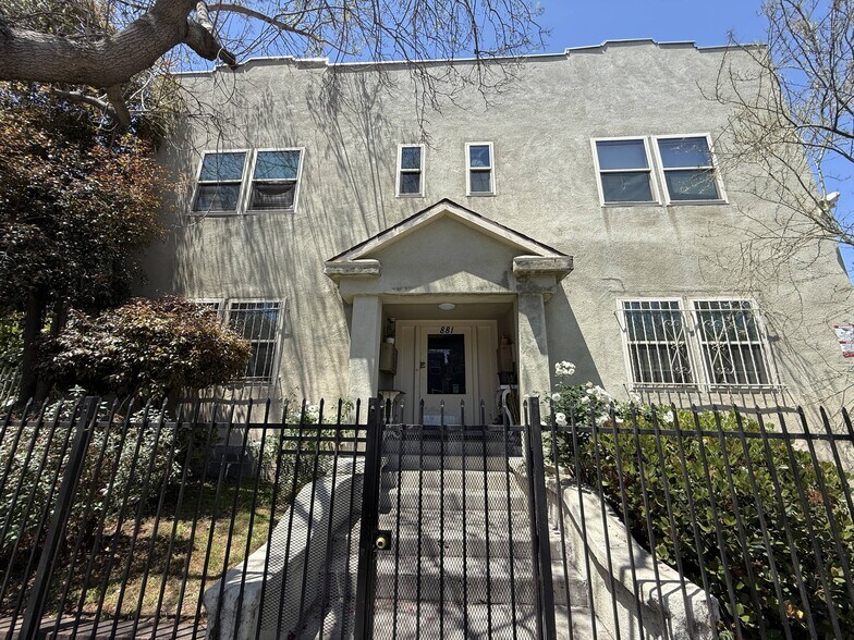 881 N Oxford Ave, Los Angeles, CA à vendre - Photo de l’immeuble – Image 2 sur 14