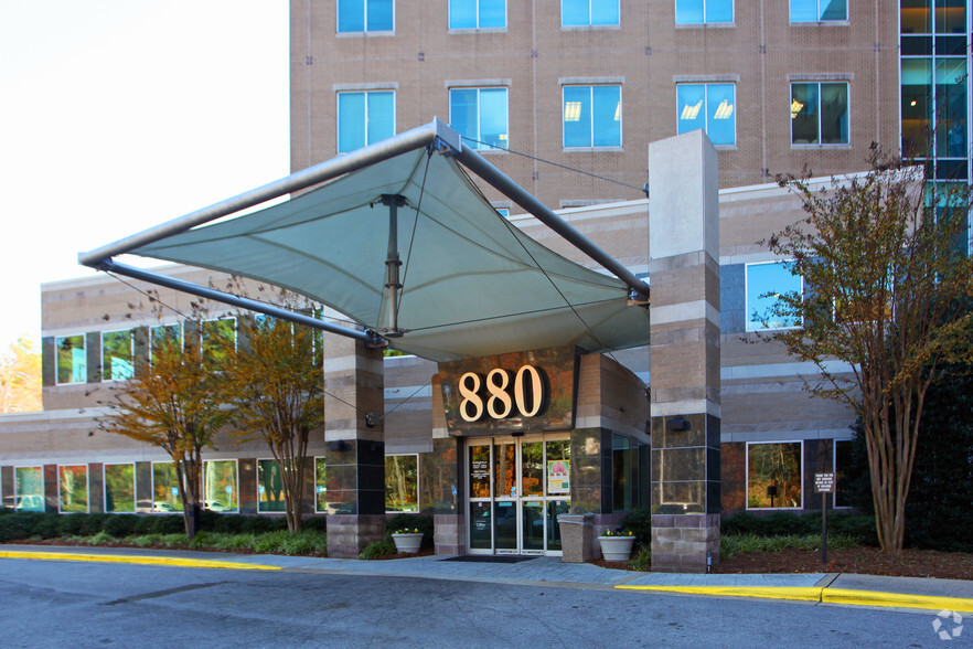 880 Montclair Rd, Birmingham, AL à louer - Photo de l’immeuble – Image 2 sur 10