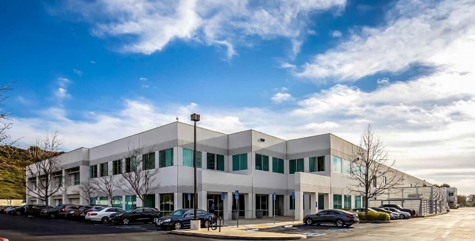 450 American St, Simi Valley, CA à louer - Photo de l’immeuble – Image 3 sur 13