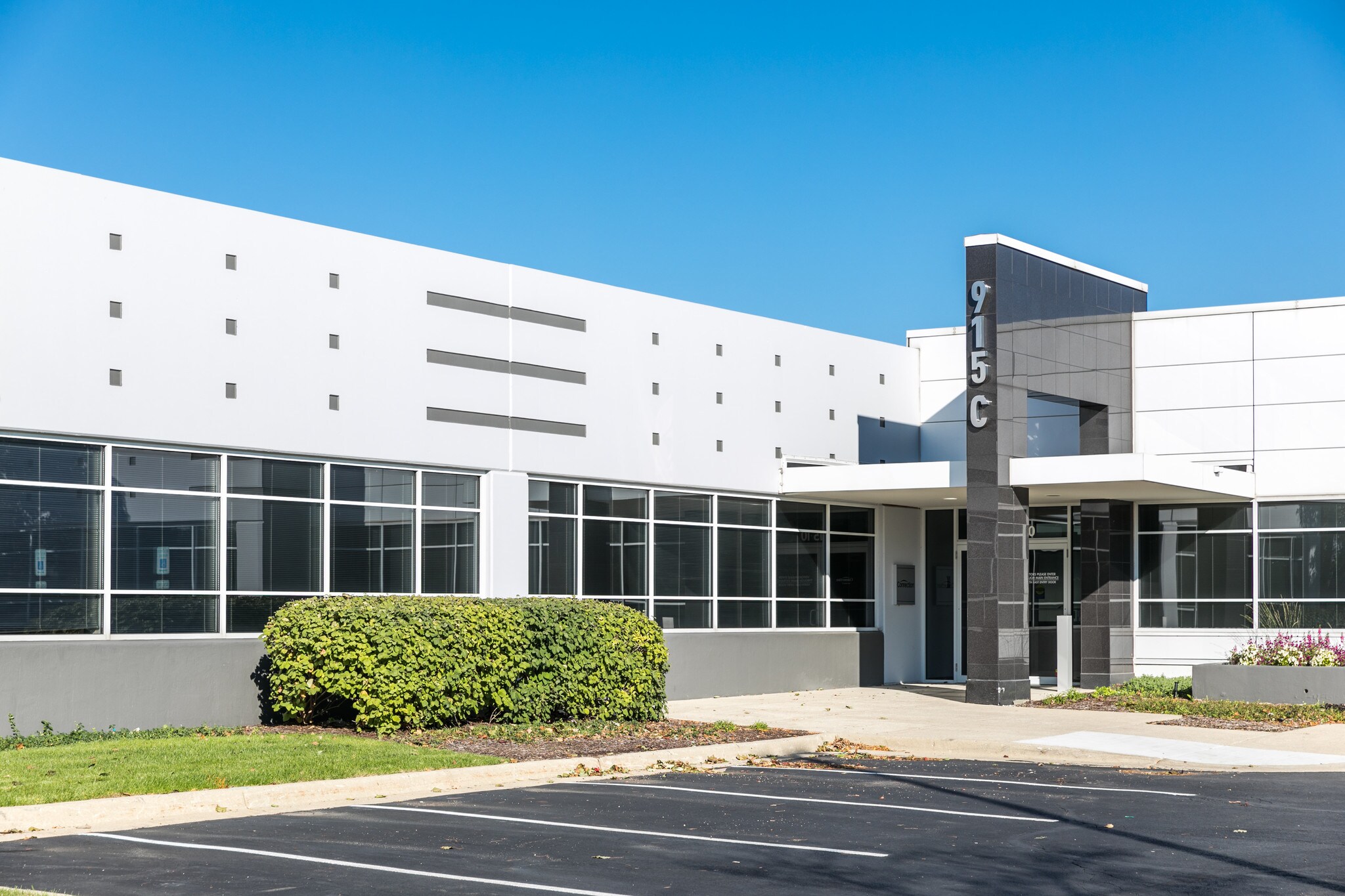 915 National Pky, Schaumburg, IL à louer Photo de l’immeuble– Image 1 sur 6