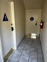 1050 Blossom Hill Rd, San Jose, CA à louer Photo de l’immeuble– Image 2 sur 5