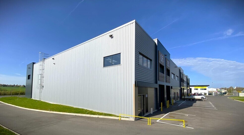 Industriel/Logistique dans Droue-sur-Drouette à louer - Photo de l’immeuble – Image 1 sur 14