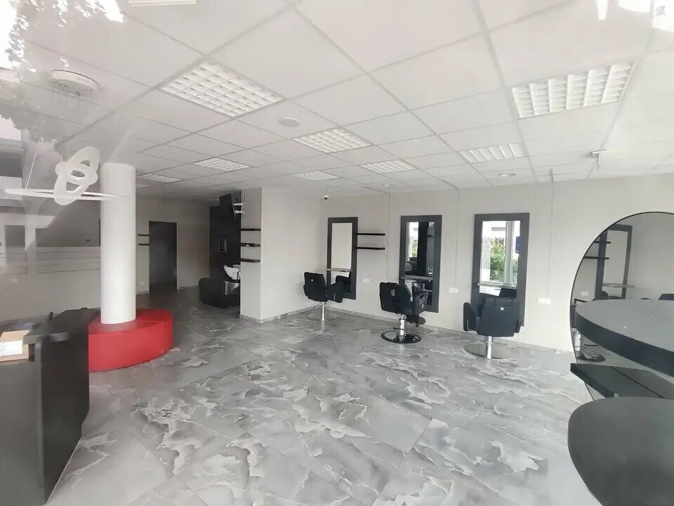 Local commercial dans La Verpillière à vendre Photo intérieure– Image 1 sur 4