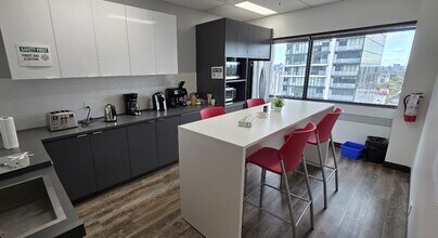 439 University Ave, Toronto, ON à louer Photo intérieure– Image 2 sur 3