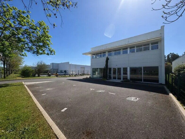 Rue Jean Moulin, Orléans à louer - Photo de l’immeuble – Image 2 sur 18